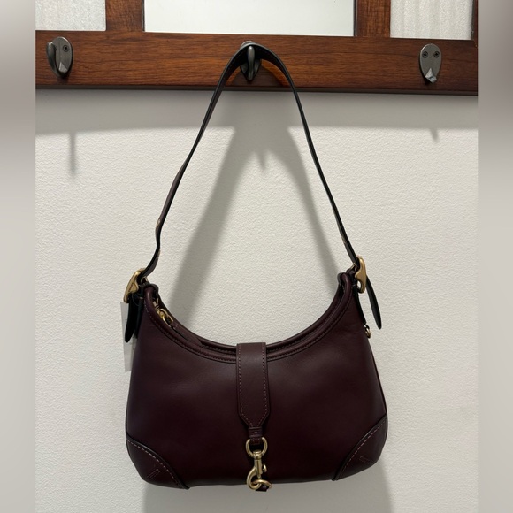 Coach Handbags - Coach Hamptons Hobo Bag